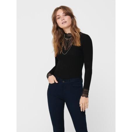 TOP ENCAJE CUELLO ALTO ONLTILDE