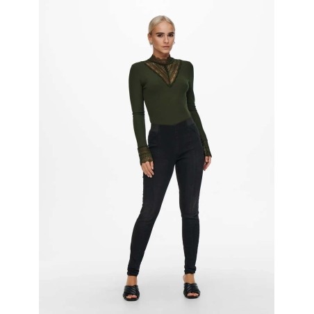 TOP ENCAJE CUELLO ALTO ONLTILDE